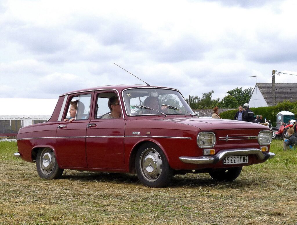 voiture rouge R10 1970 80